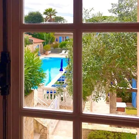 Otel Jas Neuf 3*