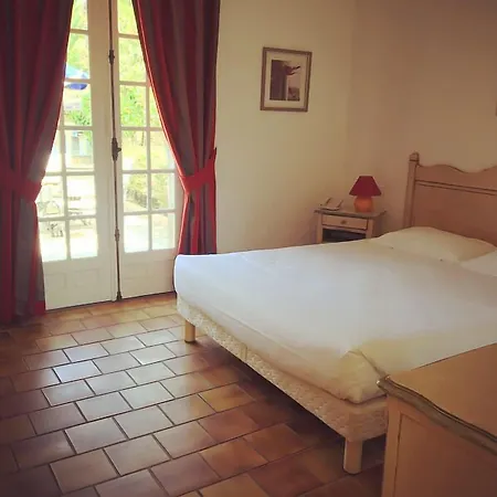 Jas Neuf Otel 3*